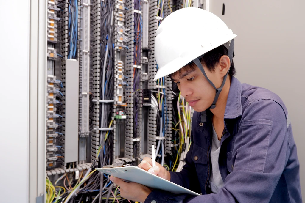 การติดตั้ง ตรวจสอบ บำรุงรักษา ระบบไฟฟ้าในโรงงานอุตสาหกรรมแต่ละประเภทไม่เหมือนกัน