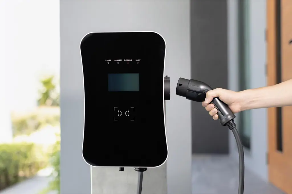 เลือกสเปก ev charger ให้เหมาะกับระบบไฟฟ้าที่บ้านและความต้องการในการชาร์จรถ ev ของคุณ